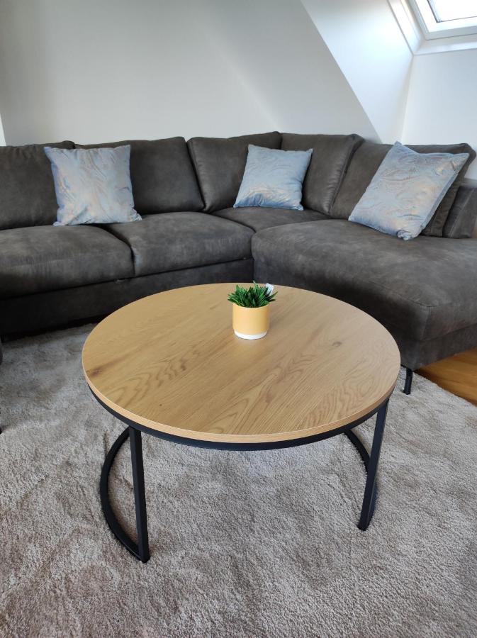 Luxurioeses Penthouse Mit Blick Auf Uno-city Und Dem Kaiserwasser. 3schlafzimmer, 2 Baeder, Privat Lift Ins Apartamento *