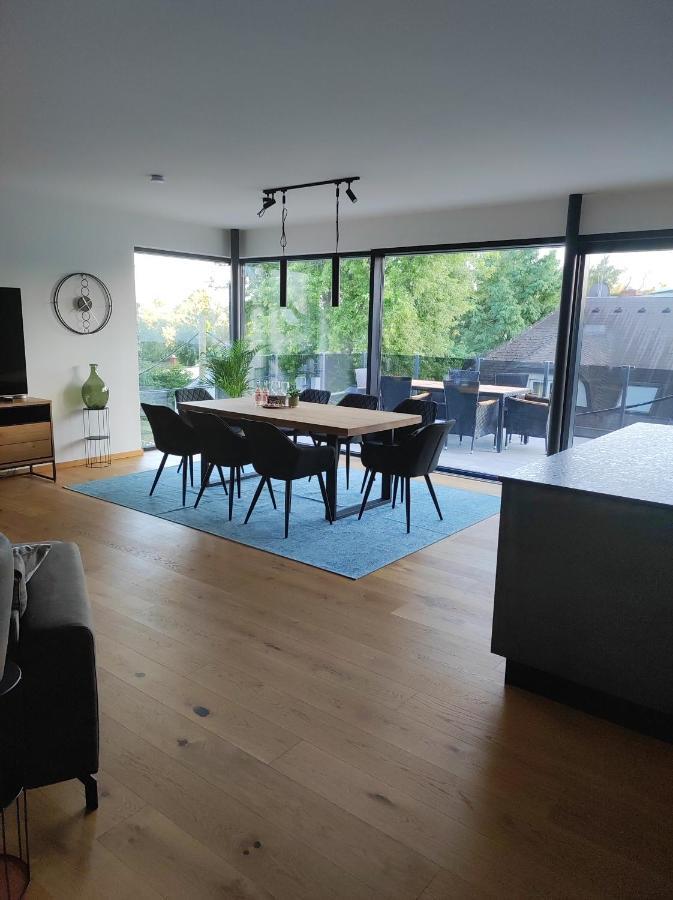Apartamento Luxurioeses Penthouse Mit Blick Auf Uno-city Und Dem Kaiserwasser. 3schlafzimmer, 2 Baeder, Privat Lift Ins Viena