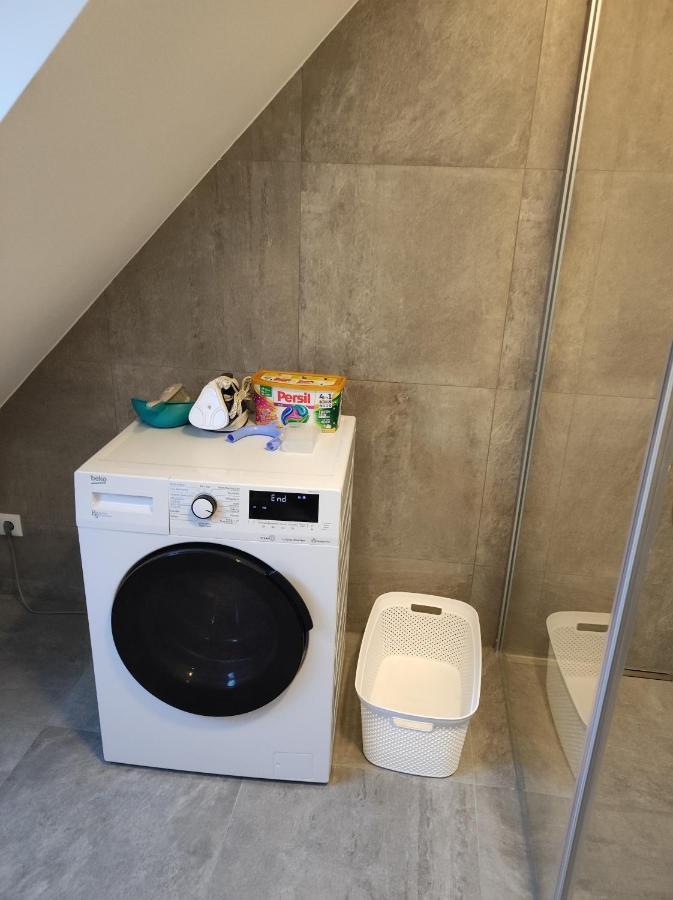 Apartamento Luxurioeses Penthouse Mit Blick Auf Uno-city Und Dem Kaiserwasser. 3schlafzimmer, 2 Baeder, Privat Lift Ins